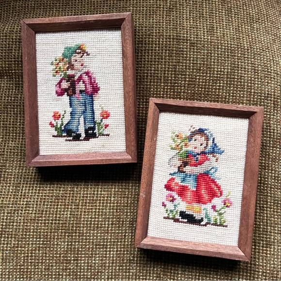 Pair of needlepoint framed girl and boy beautiful
Wall hangings good vin… - Picture 1 of 7